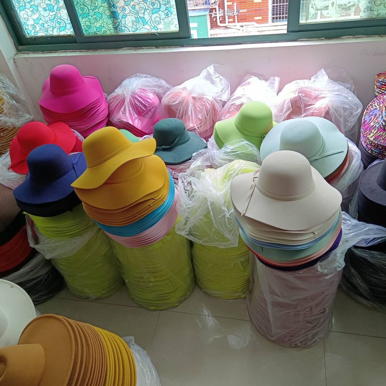 Chapeau de femme blanc en form - Hat Floppy Wide avis et prix